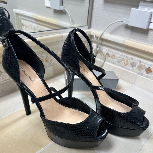 Gianni Bini platform heels - Picture 2 of 6